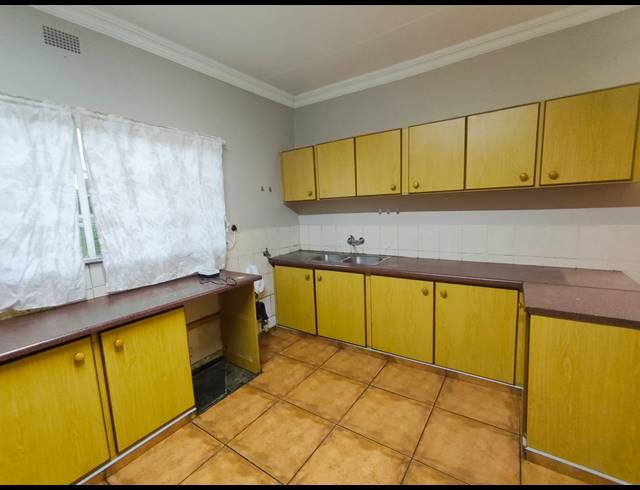 5 BEDROOM HOUSE FOR SALE IN WILGEHOF